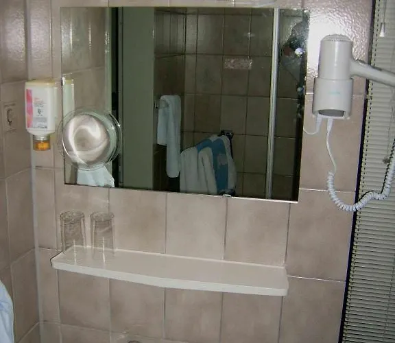 בית הארחה Gaestehaus Hochrhoenblick 3*