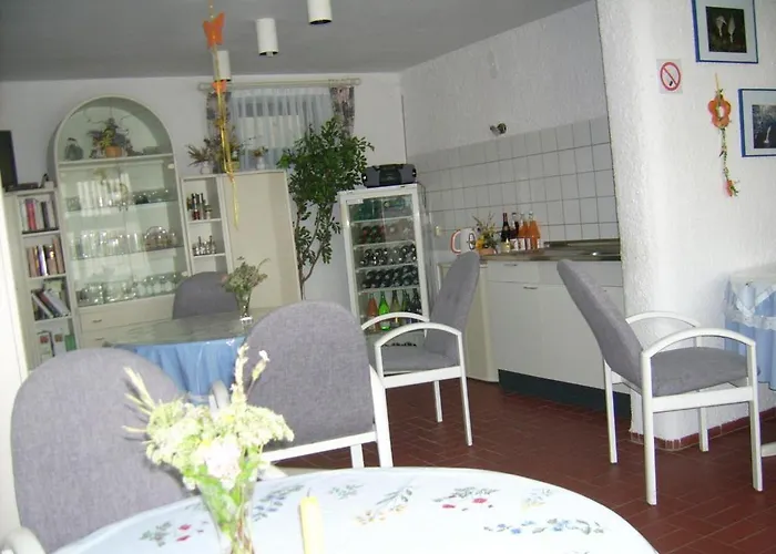 Gaestehaus Hochrhoenblick בית הארחה Schönau an der Brend