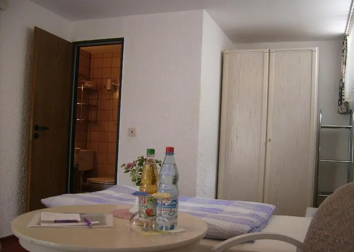 Gaestehaus Hochrhoenblick בית הארחה 3*