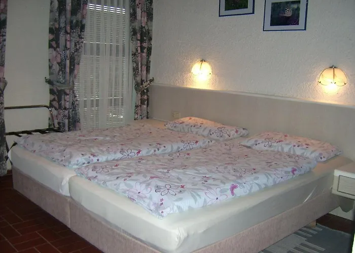 Gaestehaus Hochrhoenblick 3*