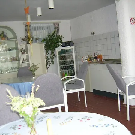 Gaestehaus Hochrhoenblick Гостевой дом Schonau an der Brend