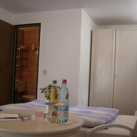Gaestehaus Hochrhoenblick Guest house 3*